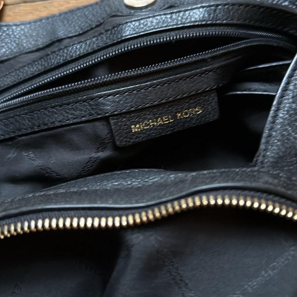 Black and Gold Large Sized Michael Kors Purse - Picture 4 of 4